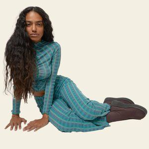 Find me now the label pants!